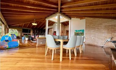 Vendo Espectacular Casa campestre en el Alto del Escobero