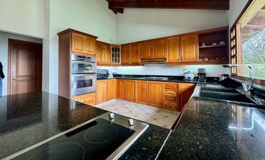 Vendo Espectacular Casa campestre en el Alto del Escobero