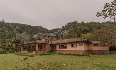 Vendo Espectacular Casa campestre en el Alto del Escobero