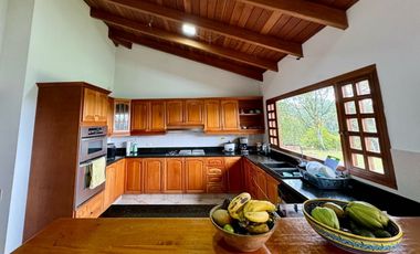 Vendo Espectacular Casa campestre en el Alto del Escobero