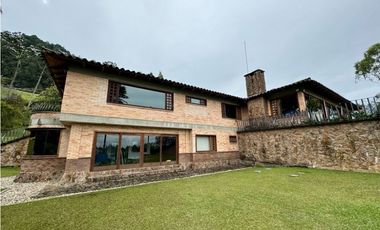 Vendo Espectacular Casa campestre en el Alto del Escobero