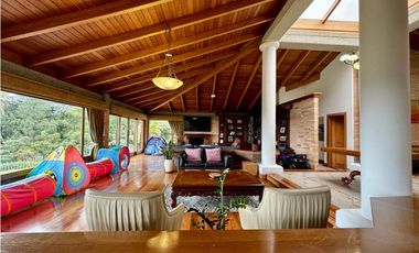 Vendo Espectacular Casa campestre en el Alto del Escobero