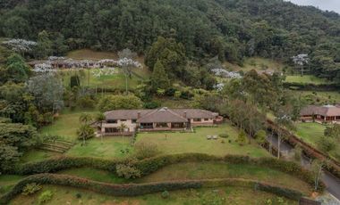 Vendo Espectacular Casa campestre en el Alto del Escobero