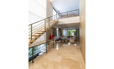 VENDO HERMOSA CASA DE LUJO EN SECTOR DE VILLA CAMPPESTRE