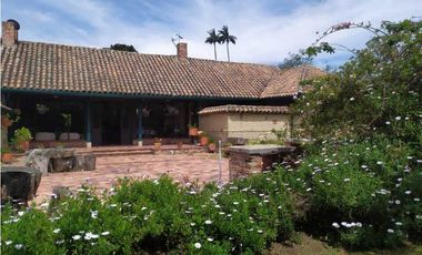 CASA CAMPESTRE SE VENDE. TABIO - CUND. rea 3.630 m2