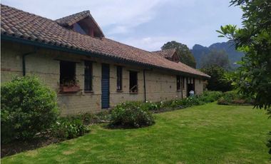 CASA CAMPESTRE SE VENDE. TABIO - CUND. rea 3.630 m2