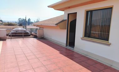 Amplia Casa en Renta de 5 dormitorios dentro de urbanización sector Conocoto, Valle de los Chillos
