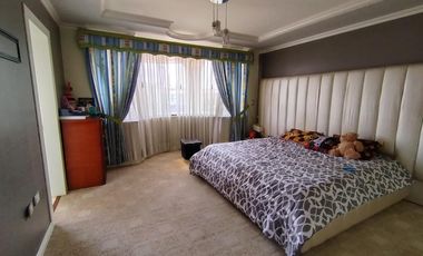 Amplia Casa en Renta de 5 dormitorios dentro de urbanización sector Conocoto, Valle de los Chillos