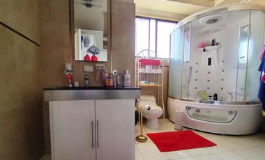 Amplia Casa en Renta de 5 dormitorios dentro de urbanización sector Conocoto, Valle de los Chillos