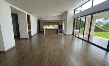 VENDO CASA CAMPESTRE PARA ESTRENAR VIA  ARMENIA