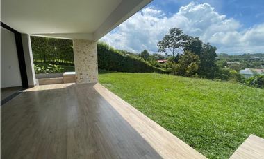 VENDO CASA CAMPESTRE PARA ESTRENAR VIA  ARMENIA