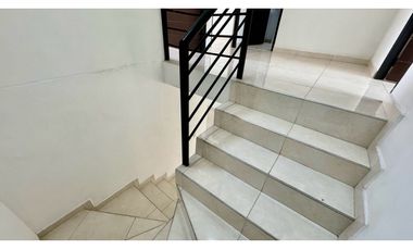 Casa de dos pisos en venta Barrio Las Américas Palmira Valle Colombia