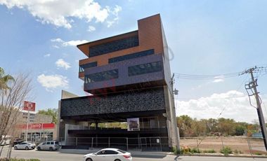 Oficina corporativa con celdas solares. Tomas Fdz Juárez Chih