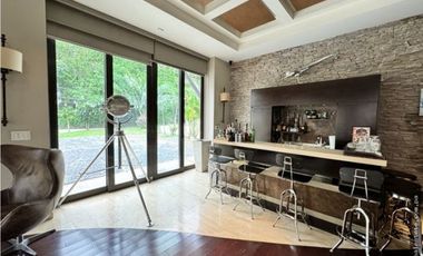 Alquiler de casa amoblada en Clayton