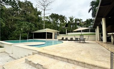 Alquiler de casa amoblada en Clayton