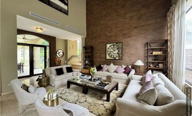 Alquiler de casa amoblada en Clayton