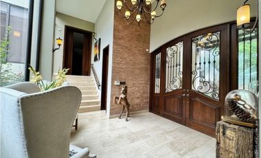 Alquiler de casa amoblada en Clayton