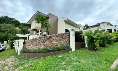 Alquiler de casa amoblada en Clayton