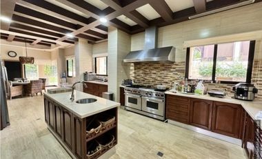 Alquiler de casa amoblada en Clayton