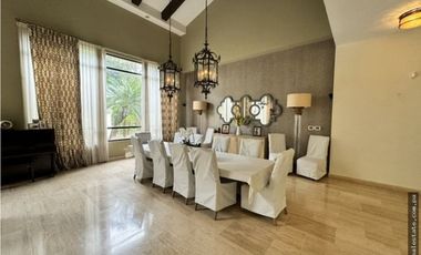 Alquiler de casa amoblada en Clayton