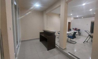 Alquilo local comercial Central de Chitre.