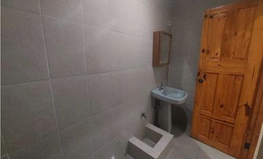 Alquilo local comercial Central de Chitre.