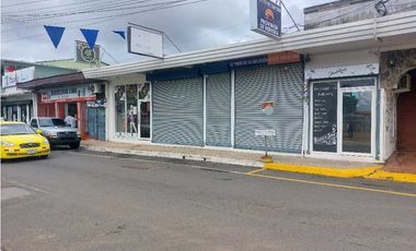 Alquilo local comercial Central de Chitre.
