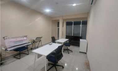 Alquilo local comercial Central de Chitre.