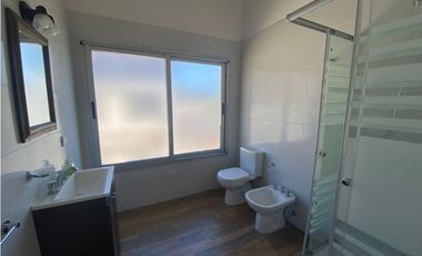 LOCAL EN ALQUILER ANUAL EN COSTA ESMERALDA