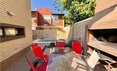 ALQUILER TEMPORARIO CASA 2 DORMITORIOS CON PILETA CENTRO CARLOS PAZ 
