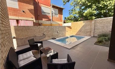 ALQUILER TEMPORARIO CASA 2 DORMITORIOS CON PILETA CENTRO CARLOS PAZ 