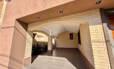 ALQUILER TEMPORARIO CASA 2 DORMITORIOS CON PILETA CENTRO CARLOS PAZ 