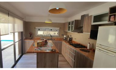 ALQUILER TEMPORARIO CASA 2 DORMITORIOS CON PILETA VILLA CARLOS PAZ 