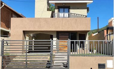 ALQUILER TEMPORARIO CASA 2 DORMITORIOS CON PILETA CENTRO CARLOS PAZ 