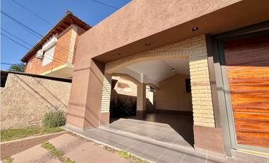 ALQUILER TEMPORARIO CASA 2 DORMITORIOS CON PILETA CENTRO CARLOS PAZ 