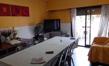 Casa en venta - 4 dormitorios 3 baños - Cochera - 300mts2 - Ramos Mejía
