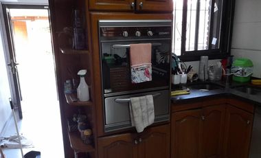 Casa en venta - 4 dormitorios 3 baños - Cochera - 300mts2 - Ramos Mejía