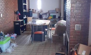 Casa en venta - 4 dormitorios 3 baños - Cochera - 300mts2 - Ramos Mejía
