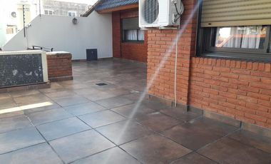 Casa en venta - 4 dormitorios 3 baños - Cochera - 300mts2 - Ramos Mejía