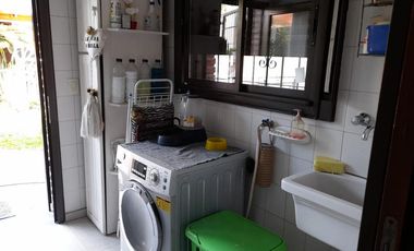 Casa en venta - 4 dormitorios 3 baños - Cochera - 300mts2 - Ramos Mejía