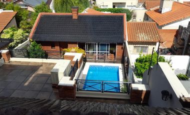 Casa en venta - 4 dormitorios 3 baños - Cochera - 300mts2 - Ramos Mejía