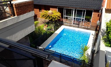 Casa en venta - 4 dormitorios 3 baños - Cochera - 300mts2 - Ramos Mejía