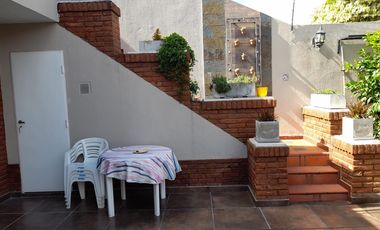 Casa en venta - 4 dormitorios 3 baños - Cochera - 300mts2 - Ramos Mejía