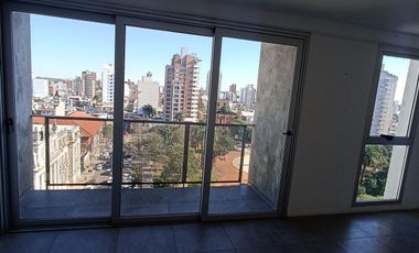 Semipiso  de 2 dormitorios c/ cochera en pleno centro