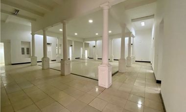 ARRIENDO CASA PARA OFICINA O CONSULTORIO CENTRO DE SANTA MARTA