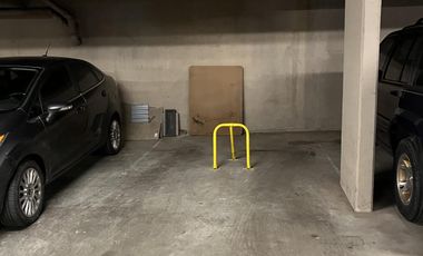 Cochera cubierta en VENTA - San Isidro