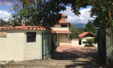 Maat vende Casa en el Condominio  Villeta 2.072m2 $ 1.000Millones
