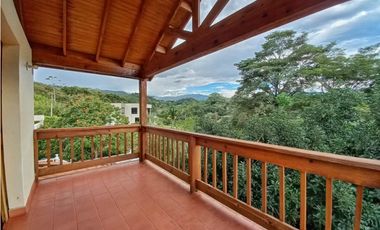 Maat vende Casa en el Condominio  Villeta 2.072m2 $ 1.000Millones