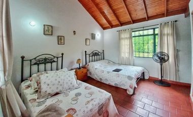 Maat vende Casa en el Condominio  Villeta 2.072m2 $ 1.000Millones