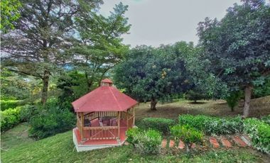 Maat vende Casa en el Condominio  Villeta 2.072m2 $ 1.000Millones